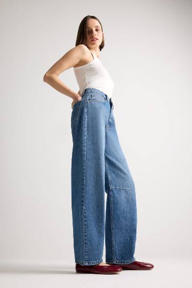 Barrel Fit Normal Waist Ankle Length Washed Jeans
