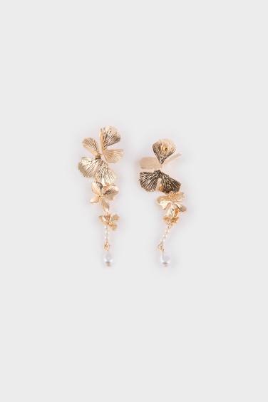 Woman Pearl Dangle Earrings