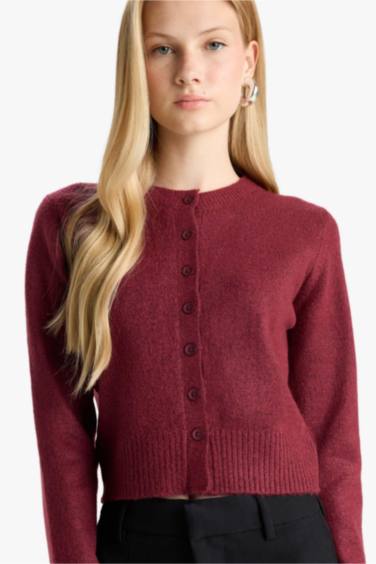 سترة تريكو سليم فيت برقبة مستديرة