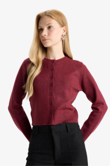 سترة تريكو سليم فيت برقبة مستديرة