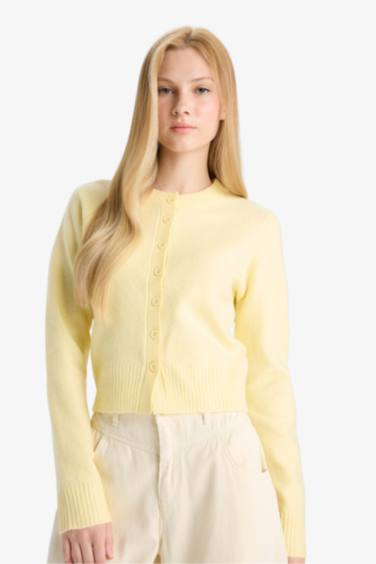 جاكيت تريكو سليم فيت بياخة مستديرة بأزرار