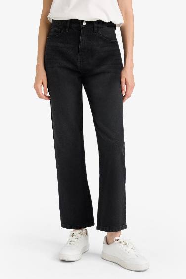 بنطلون جينز قصة مستقيمة وخصر عالي