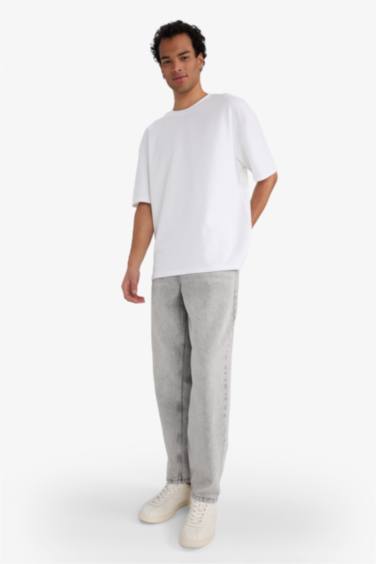 Relax Fit Straight Leg Jeans