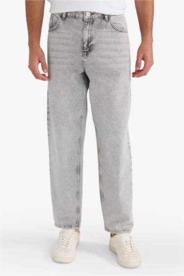 Relax Fit Straight Leg Jeans