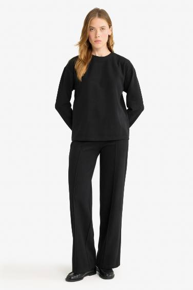 بنطرون قصة مستقيمة وخصر مطاطي