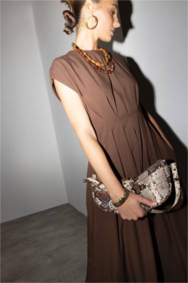 Woman Matte Gold Earrings