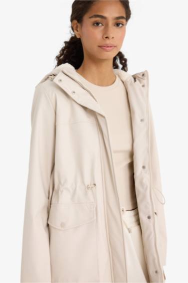 جاكيت مطر جلد صناعي قصة عادية بغطاء للرأس