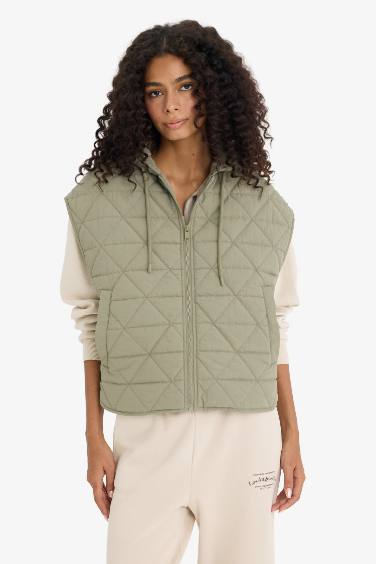 Relax Fit Kapüşonlu Kapitoneli Fermuarlı Yelek