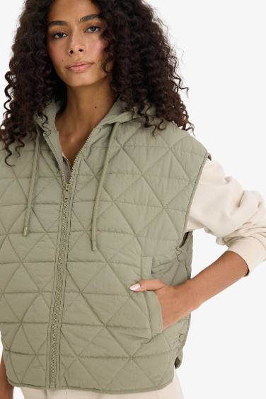 Relax Fit Kapüşonlu Kapitoneli Fermuarlı Yelek