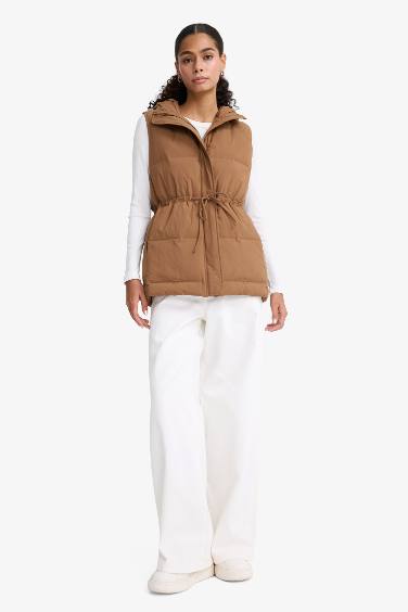 Regular Fit Kapüşonlu Fermuarlı Beli Lastikli Şişme Yelek