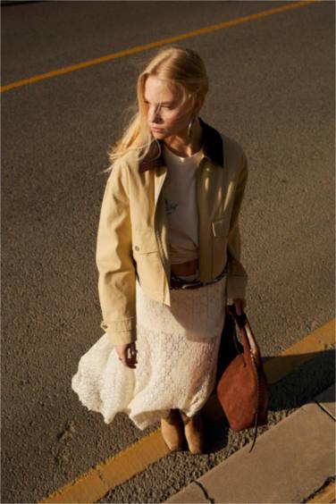 Regular Fit Contrast Collar Zippered Crop Jacket