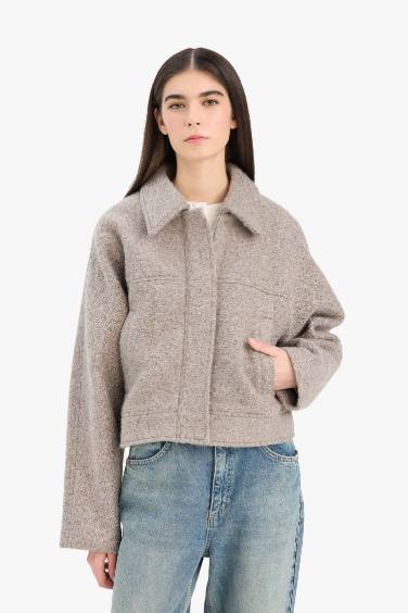 جاكيت صوف وياقة بولو بقصة عادية