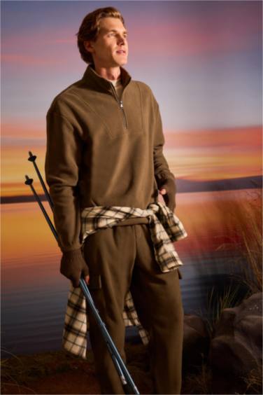 سويت شيرت قطيفة اوفر سايز بياقة عالية