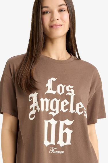 تيشيرت نص كم اوفر سايز بني بطبعة شعار برقبة مستديرة