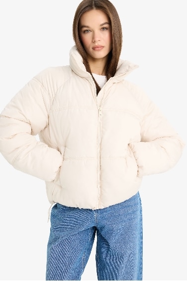 جاكيت بامب وتر بروف قصة عادية وياقة عالية