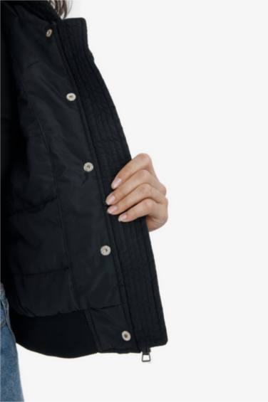 جاكيت كروب قصة عادية وتر بروف بياقة بولو