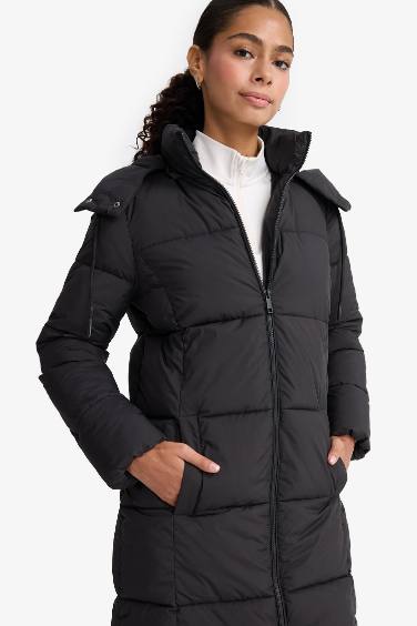 Doudoune longue imperméable à capuche et fermeture zip Coupe régulière