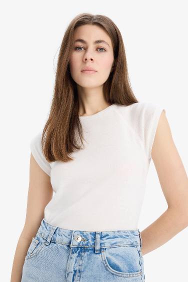 تيشيرت بيزك سادة نص كم سليم فيت بياقة مستديرة