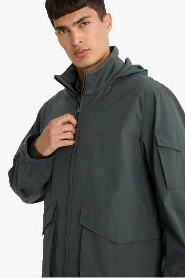 Su İtici Regular Fit Dik Yaka Fermuarlı İç Cepli Mont