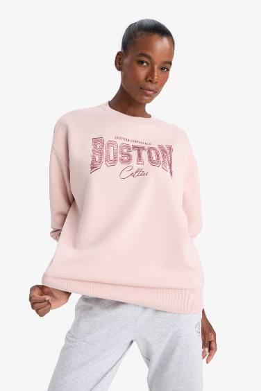 سويت شيرت NBA بوسطن سيلتكس اوفر سايز برقبة مستديرة من DeFactoFit