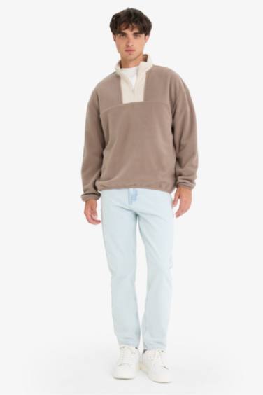 سويت شيرت قطيفة اوفر سايز بياقة عالية بسوسته