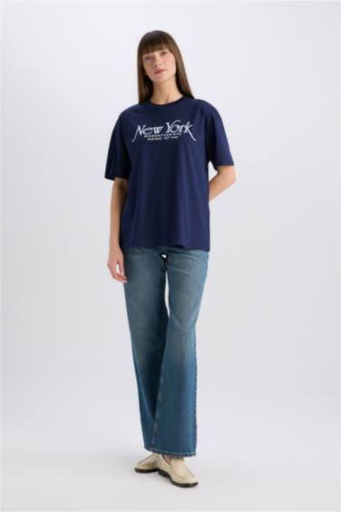 تيشيرت نص كم اوفر سايز بطبعة شعار برقبة مستديرة