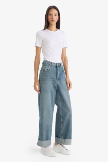 بنطرون جينز باجي فيت بحافة مطوية وخصر عالي