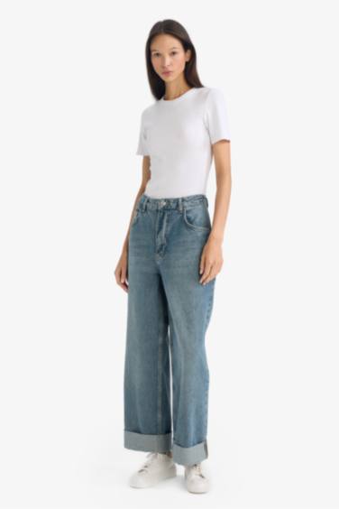 بنطرون جينز باجي فيت بحافة مطوية وخصر عالي