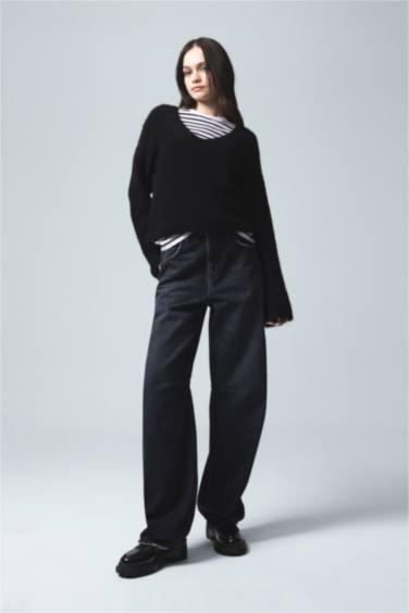 Regular Fit V Yaka Basic Düz Dikişsiz Triko Kazak