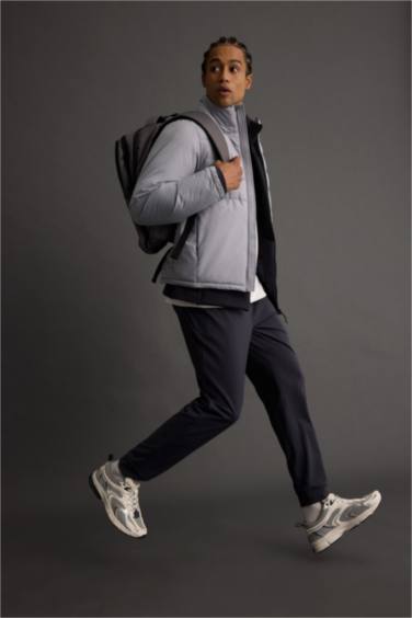 جاكيت وتر بروف شتوي قصة عادية بجيب من DeFactoFit