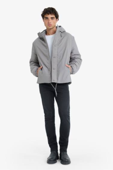 جاكيت بامب قصة عادية بكابيشون طارد للماء