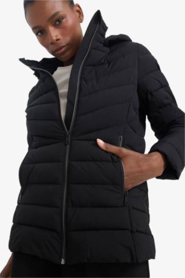 جاكيت بامب وتر بروف قصة عادية بكابيشون من DeFactoFit