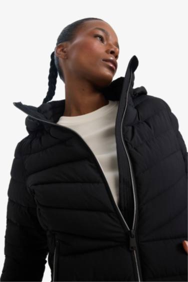 جاكيت بامب وتر بروف قصة عادية بكابيشون من DeFactoFit