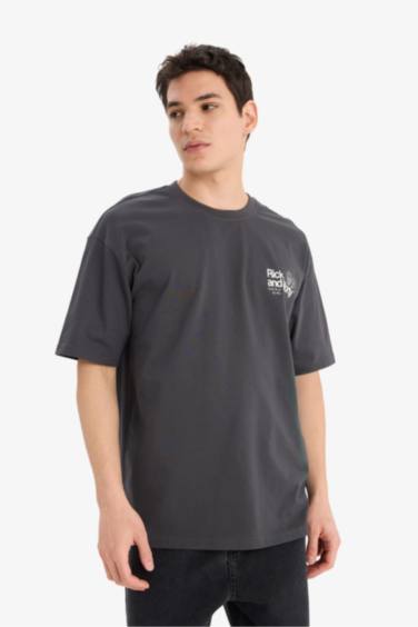 T-shirt boxy imprimé Rick and Morty à col rond et manches courtes