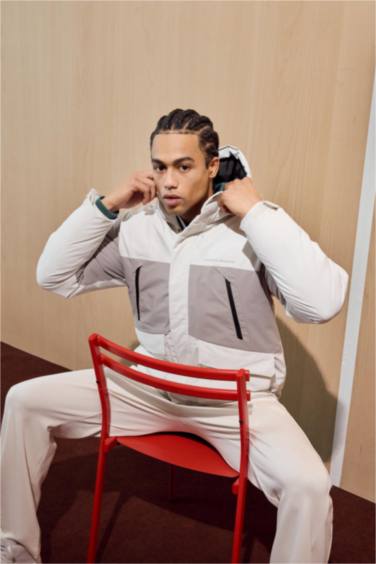 جاكيت مطبوع قصة عادية بغطاء للرأس طارد للماء من DeFactoFit