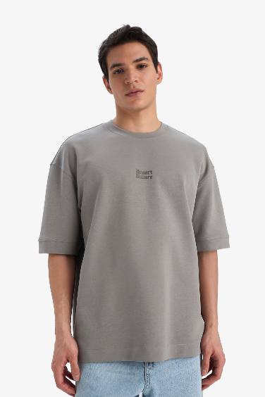 تيشيرت نص كم مطبوع قصة فضفاضة برقبة مستديرة