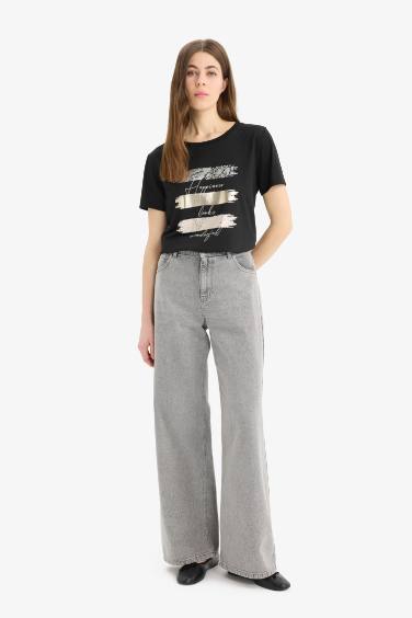 تيشيرت نص كم قصة مريحة مطبوع