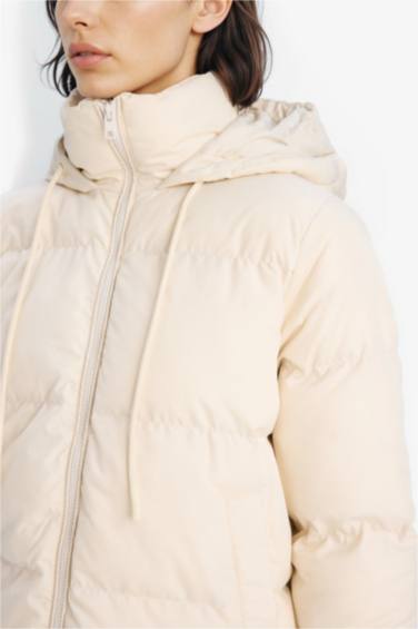 Standard Fit Hooded Zippered Pocket Puffer Jacket