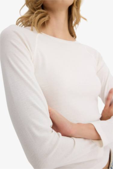 Basic Slim Fit Long Sleeved Crew Neck T-shirt