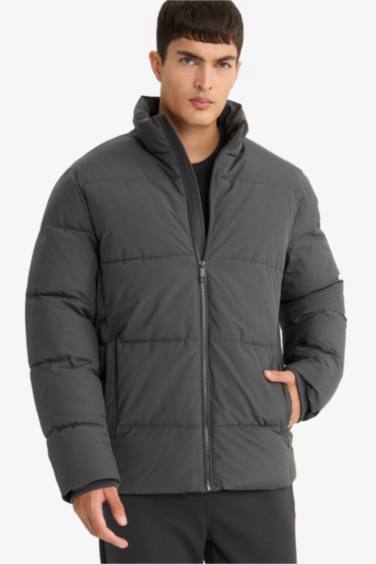 Su İtici Regular Fit Dik Yaka Fermuarlı Cepli Mont