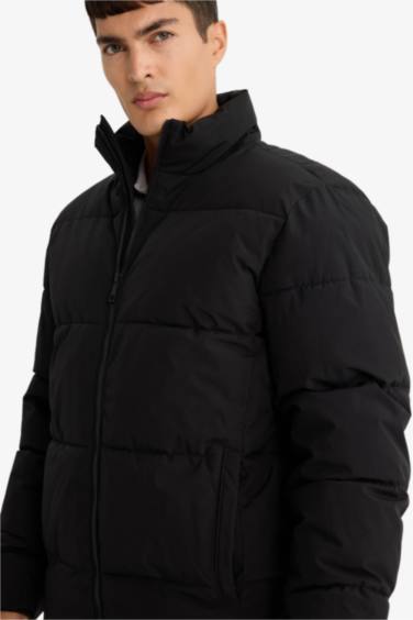 Su İtici Regular Fit Dik Yaka Fermuarlı Cepli Mont