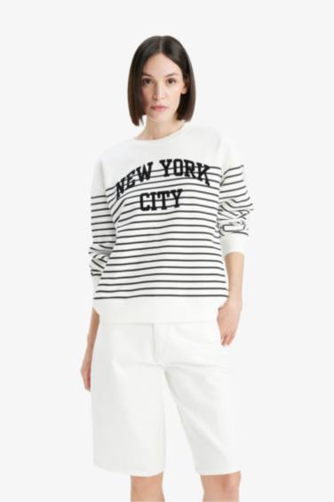 سويت شيرت مطبوع قصة مريحة برقبة مستديرة