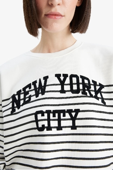 سويت شيرت مطبوع قصة مريحة برقبة مستديرة