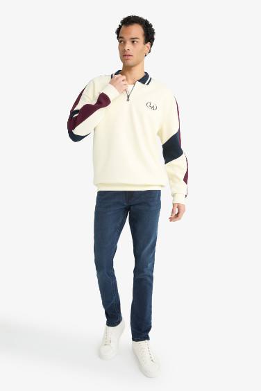 سويت شيرت اوفر سايز بياقة عالية بسوسته