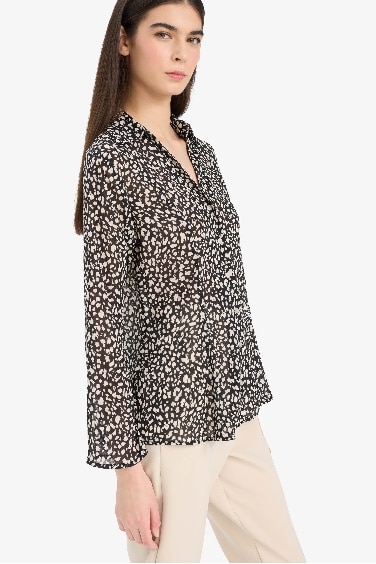 Chemise ajustée en mousseline imprimée à manches longues