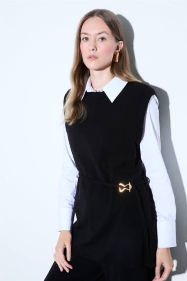 Crew Neck Belt Detail Knit Vest