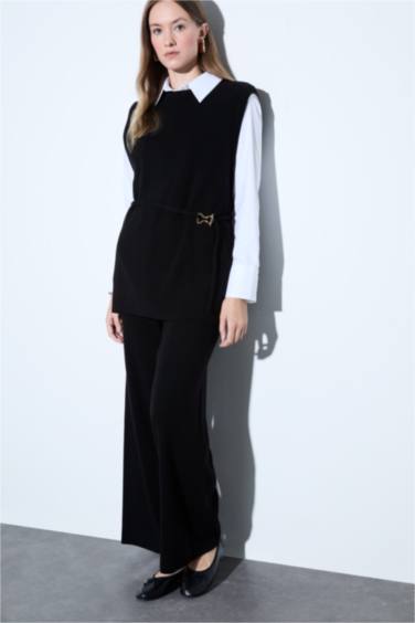 Crew Neck Belt Detail Knit Vest