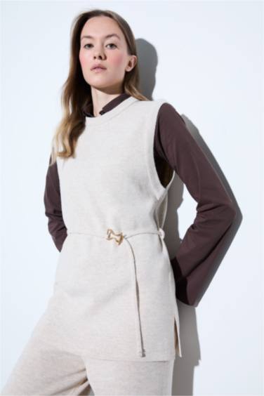 Crew Neck Belt Detail Knit Vest