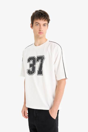 100% хлопковая футболка свободного кроя с круглым вырезом и принтом