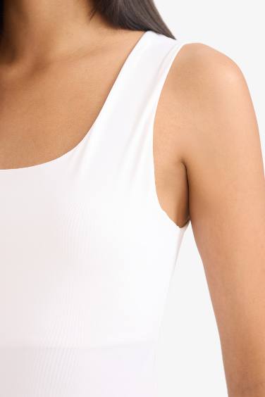 Облегающие легинсы с квадратным вырезом